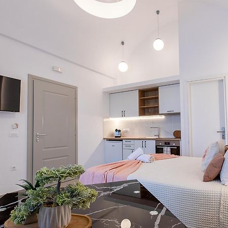 Santorini Villatzio Suites Mesaria Bagian luar foto