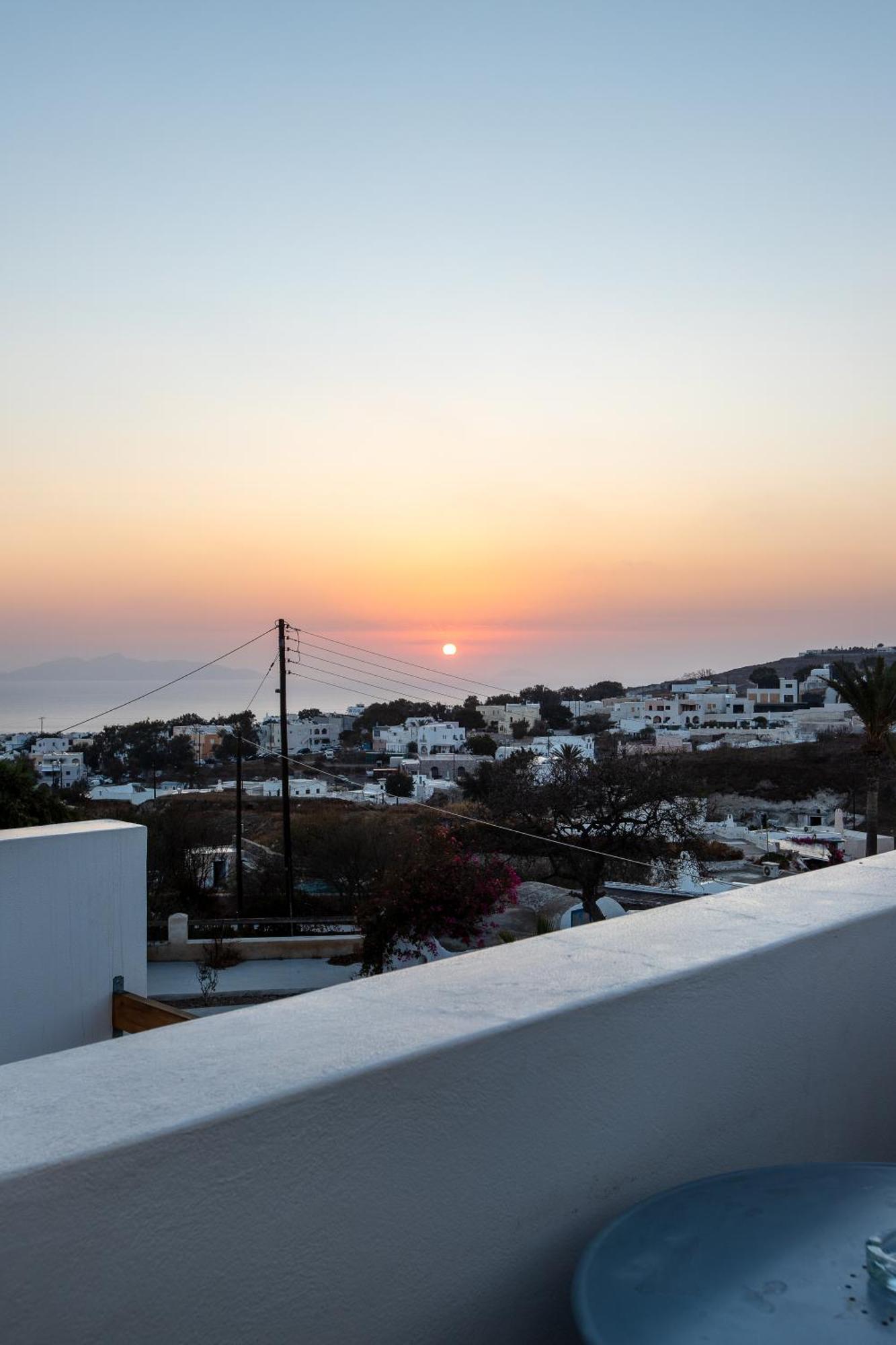 Santorini Villatzio Suites Mesaria Bagian luar foto